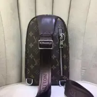 在飛比找蝦皮購物優惠-/二手 Louis Vuitton/LV路易威登男包 LV胸