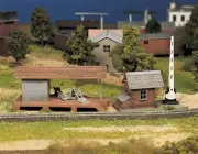 Bachmann Plasticville Loading Platform & Crossing Shanty - O Scale