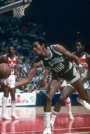 Larry Lenon of the San Antonio Spurs Basketball 1980 Photo 2
