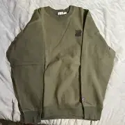 Undefeated Large Olive Crewneck size L sleeve authentic, nike travis jordan kobe