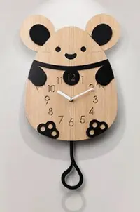 在飛比找Yahoo!奇摩拍賣優惠-歐式 可愛老鼠造型掛鐘 木色質感老鼠鐘擺時鐘木質牆鐘造型鐘壁
