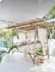 Uniqwa Serengeti Day Bed