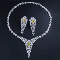 在飛比找momo購物網優惠-【Jpqueen】華麗麻花水鑽鏤空高貴婚宴耳環項鍊組(白色)