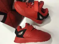 在飛比找Yahoo!奇摩拍賣優惠-adidas 愛迪達 蜘蛛人 聯名款 兒童運動鞋 紅色運動鞋