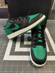 Size 6Y - Air Jordan 1 Low GS “Black Lucky Green” 553560-065