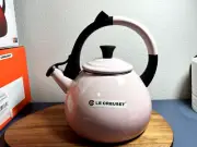 LE CREUSET SHELL PINK TEA KETTLES 1.6 QT ENAMELED STEEL (NEW IN BOX)