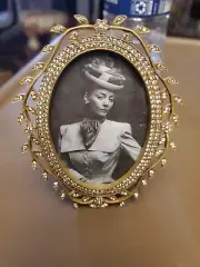 Linda Levinson Swarovski and Pearl Embellished Gold Oval Picture Frame
