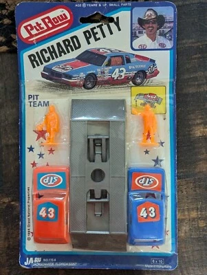 1984 Pit Row Race Set Richard Petty #43 STP Racing 1/64 scale *Plastic Cars Set*