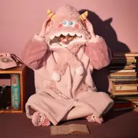 在飛比找蝦皮商城精選優惠-女式睡衣冬季毛絨睡衣卡通連帽粉色小怪獸睡衣法蘭絨睡裙動漫角色