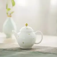 在飛比找松果購物優惠-[千紅一品茶]景嵐金絲甜白釉泡茶器撒金花瓣茶壺 宮廷風泡茶壺