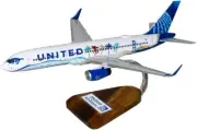 United Airlines Boeing 757-200 California Desk Display Model 1/100 SC Airplane
