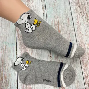 韓國襪子 史奴比 Snoopy 中筒襪 立體弧形