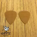 ♪YOUR MUSIC 愉耳樂器♪PICKBOY 奶茶色立體英文字樣PICK 吉他 烏克麗麗匹克0.88MM