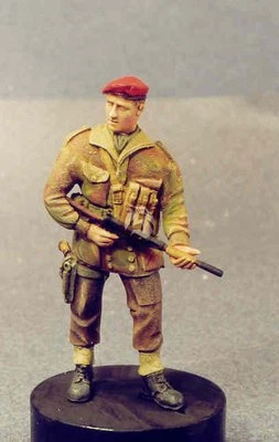 Resicast 1/35 UK Airborne Paratrooper Recce Scout w/Silenced Sten Gun 355557