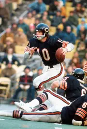 Bobby Douglass Chicago Bears drops back to pass v the San Francis- 1974 Photo 2