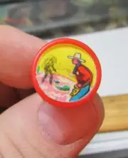 plastic 1960s dime store vending machine toy Flicker Ring, Cowboy gunfight, red