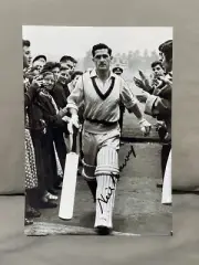 Neil Harvey SIGNED Don Bradman 1948 Australian Invincibles Cricket 5x7 Photo 1