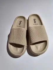 Floopi Women's Mickey Cloud Slides Size 8 NWT