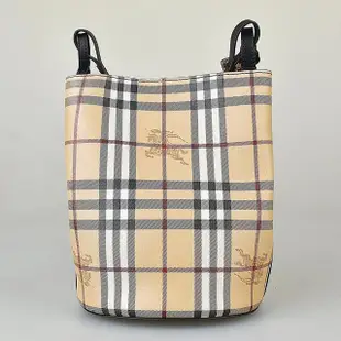 【BURBERRY 巴寶莉】BURBERRY壓印LOGO戰馬格紋小牛皮扣式斜背水桶包(卡其x黑)