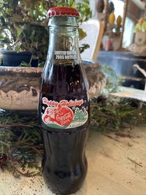2005 WORLD OF COCA COLA ATLANTA HAPPY HOLIDAY'S LTD ED 8 OZ COCA COLA BOTTLE