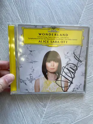 CD KK後 WONDERLAND GRIEG PIANO CONCERTO ALICE SARA OTT 簽名專輯