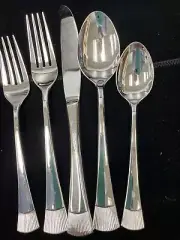 Yamazaki Cosmopolitan 5 Piece Place Setting BRAND NEW