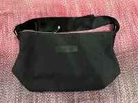 在飛比找Yahoo!奇摩拍賣優惠-Munsingwear 抗磨 防撥水 側背包