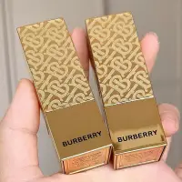 在飛比找Yahoo!奇摩拍賣優惠-現貨Burberry博柏利BBR圣誕限量煥金緞彩唇膏口紅93