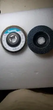 Makita X-Lock 41/2'' 40 Grit Type 29 Angled Grinding Polishing Flap Disc (2/PK)