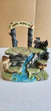 New Gnome Paradise Display For Your Gnome Figurines / Statues / Figures (2002)