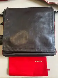 在飛比找Yahoo!奇摩拍賣優惠-Bally 真品咖啡色經典紅白背帶全皮側背包