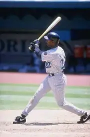 Outfielder Devon White of the Arizona Diamondbacks in action 1998 Old Photo 6