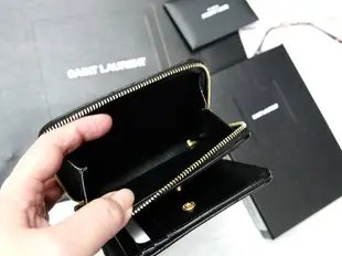 現貨在台～不用等 YSL 魚子醬對扣拉鍊短夾