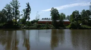Florennes Gite neuf 150 M2 devant un grand lac prive de 2 hectares poissonneux au milieu des bois
