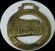 WINDSOR CASTLE - ST GEORGE'S CHAPEL Horse brass (N868)