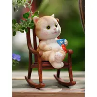 在飛比找ETMall東森購物網優惠-卡通可愛小貓咖啡廳辦公室桌面搖椅擺件花園庭院動物擺設布景禮物