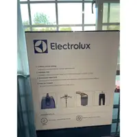 在飛比找蝦皮購物優惠-Electrolux伊萊克斯 高效除皺直立式蒸氣掛燙機 E5