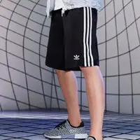 在飛比找蝦皮購物優惠-S.G ADIDAS 3-STRIPE SHORTS 黑白色