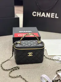 在飛比找Yahoo!奇摩拍賣優惠-【二手包包】小羊皮 新品 Chanel 23K 化妝長盒子白