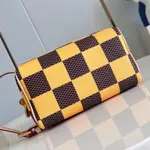 LOCKER DOPP KIT 盥洗袋以 DAMIER POP 塗層帆布煥新經典設計 包包 腰包 肩背包