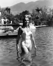 Creature From The Black Lagoon Julie Adams in swimsuit takes dip