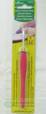 Clover Amour Crochet Hook, Easy Grip Elastomer Handle, 3.5mm #1043/E