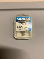 Mustad Signature Fly Tying Hooks Dry/Wet R52S Size 20