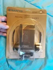 New Vintage Sanyo Portable AM/FM Radio RP-40 Walkman Rare