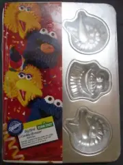1994 BIG BIRD & COOKIE MONSTER Mini Pan WILTON 2105-8472 NIP