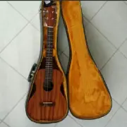 Ukulele Kamaka Baritone Hawaiian Koa Wood