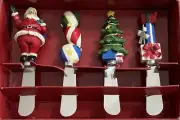 St. Nicholas Square Spreaders Set of 4, Christmas Theme