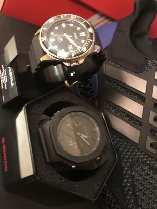 黑白 Casio G-Shock GA-2100-1A1 手錶 200米 防水 碳纖維 超薄 雙顯 AP 皇家橡樹 暗黑