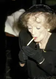 Bette Davis at AFI Awards at Kate Mantilini Restaurant in Be - 1987 Old Photo 6