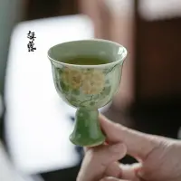 在飛比找Yahoo!奇摩拍賣優惠-現貨 茶道 茶杯 無落 景德鎮果青釉下彩手繪簇擁高足主人杯手